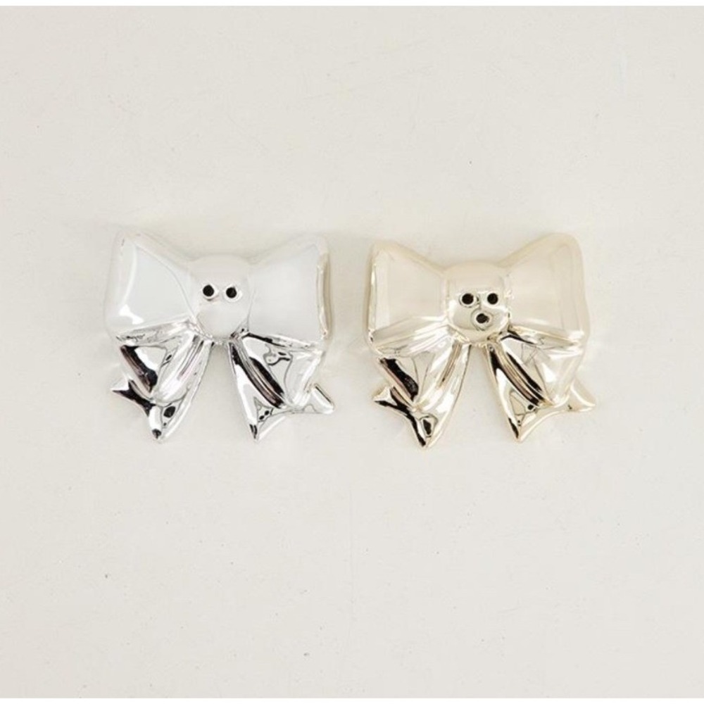 Cracker Barrel Holiday Gold and Silver Bow Mini Ceramic Salt and Pepper Shakers